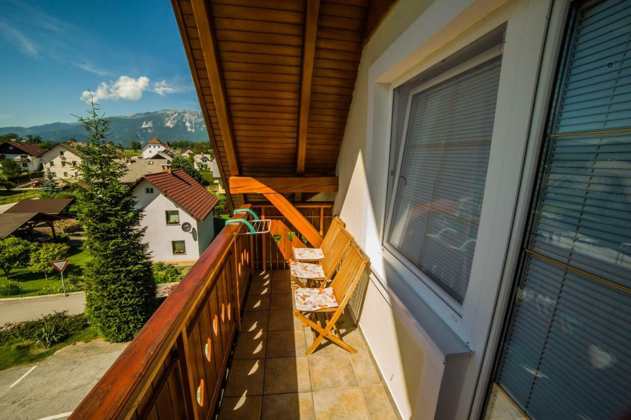 Gostisce Pri Dveh Petelinih Hotel Bled Exterior photo